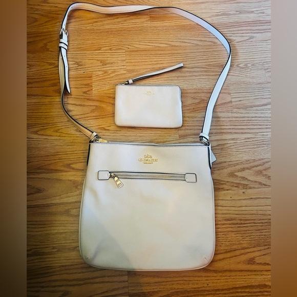 Used twice Coach small crossbody and matching wallet - Picture 1 of 2